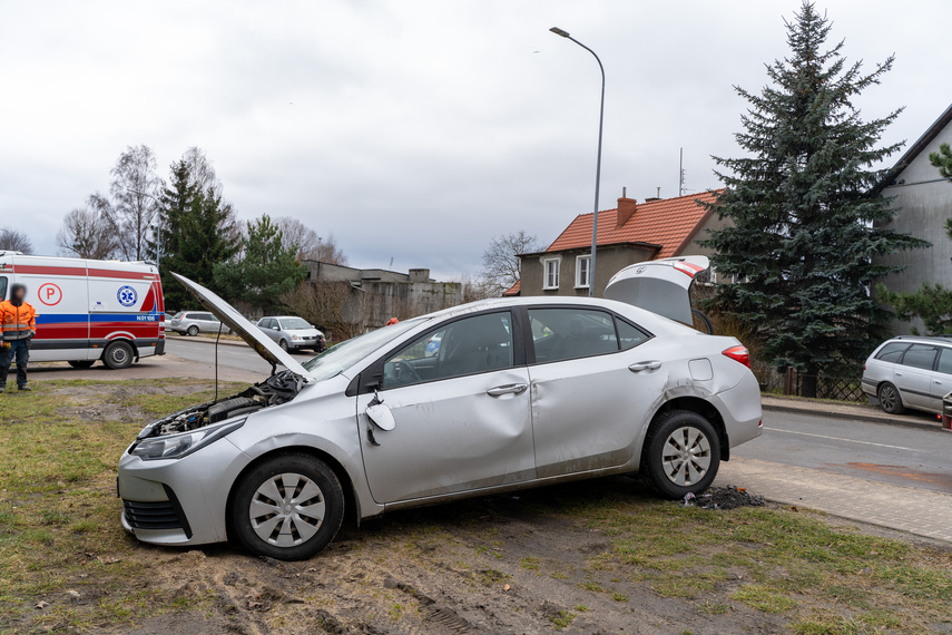 Nie zauważył pojazdu i dachował na Radomskiej zdjęcie nr 301156