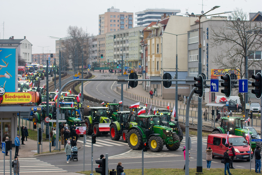 "Potrzebujemy konkretnych rozwiązań". Rolnicy protestowali na ulicach Elbląga zdjęcie nr 301603