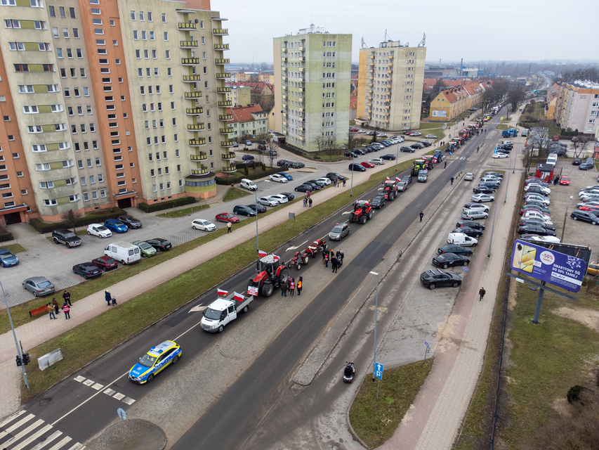 "Potrzebujemy konkretnych rozwiązań". Rolnicy protestowali na ulicach Elbląga zdjęcie nr 301556