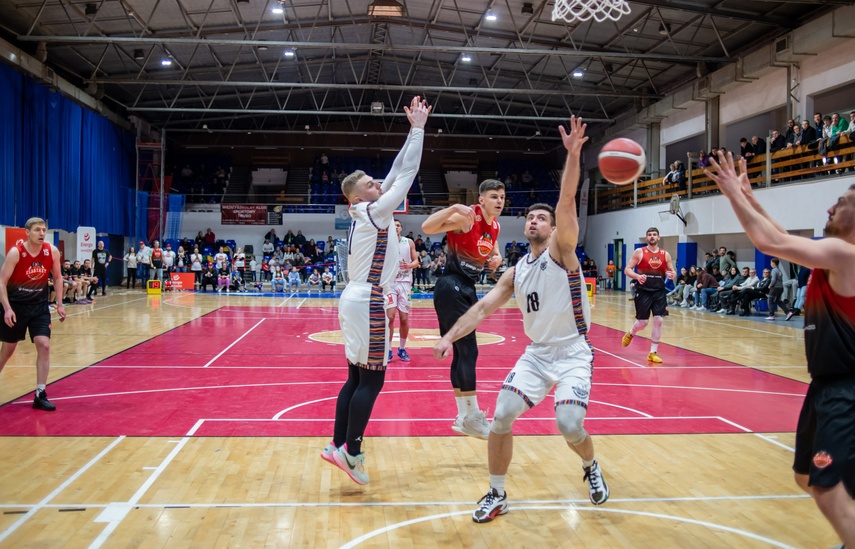 Basketball włącza turbo i odjeżdża zdjęcie nr 302406