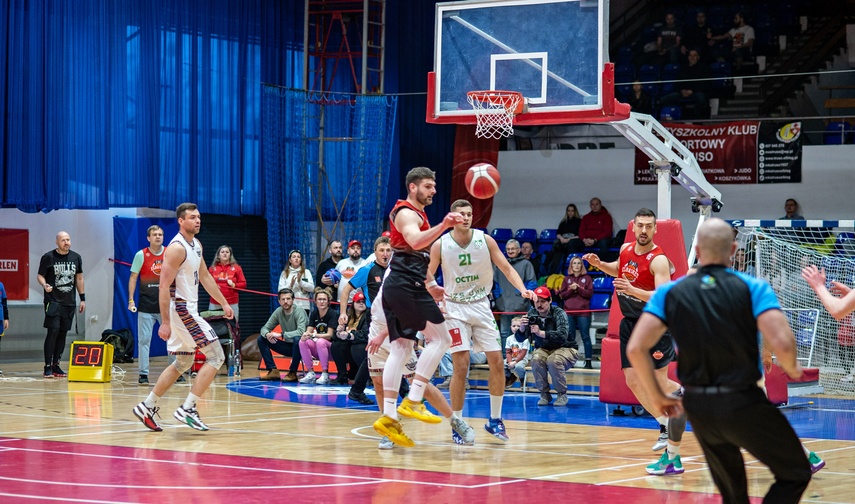 Basketball włącza turbo i odjeżdża zdjęcie nr 302357