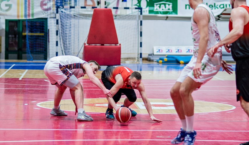 Basketball włącza turbo i odjeżdża zdjęcie nr 302378