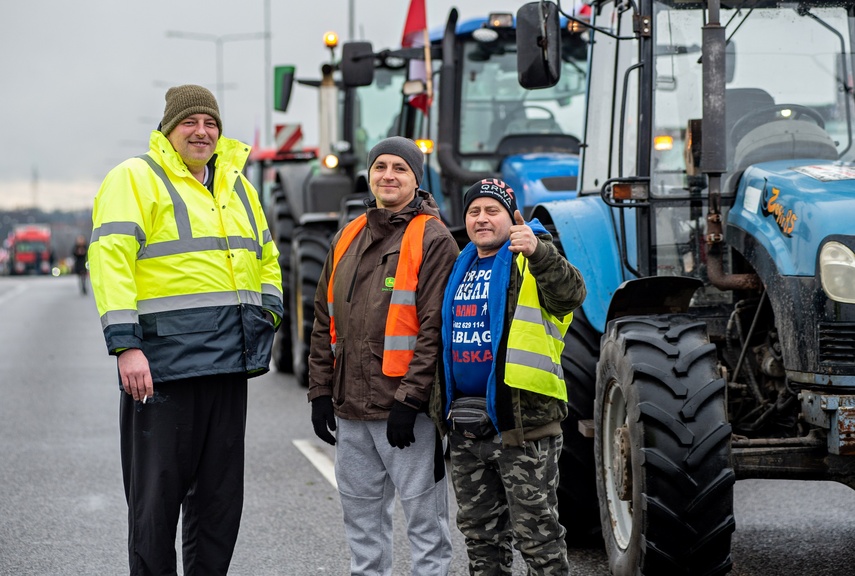 Protest rolników w Elblągu. "Sprowadzanie towarów z Ukrainy nas rujnuje" zdjęcie nr 302465