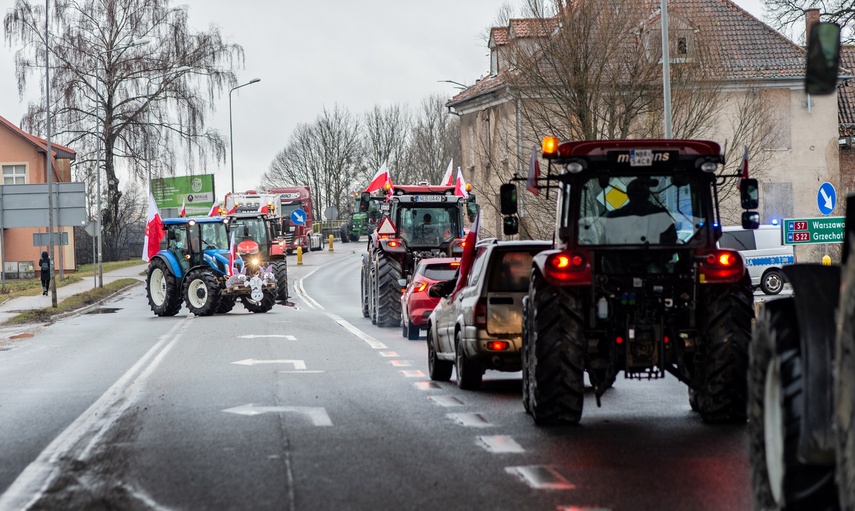 Protest rolników w Elblągu. "Sprowadzanie towarów z Ukrainy nas rujnuje" zdjęcie nr 302437