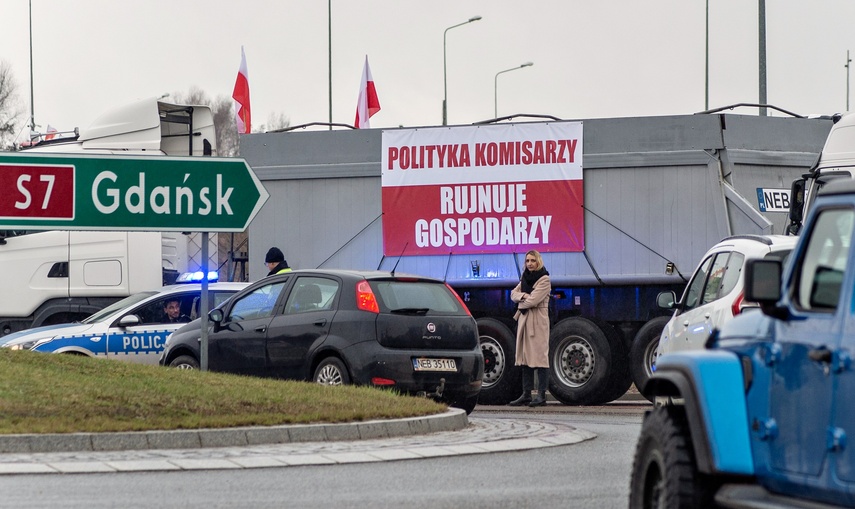 Protest rolników w Elblągu. "Sprowadzanie towarów z Ukrainy nas rujnuje" zdjęcie nr 302435