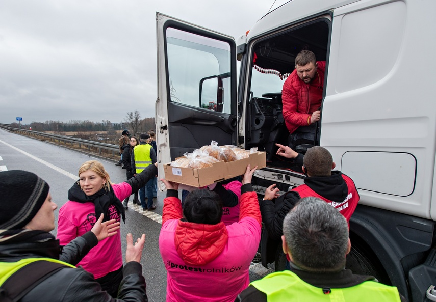 Protest rolników w Elblągu. "Sprowadzanie towarów z Ukrainy nas rujnuje" zdjęcie nr 302478