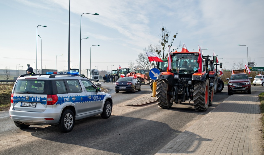 Rolnicy: rząd zamiast konkretów daje nam ochłapy zdjęcie nr 303790