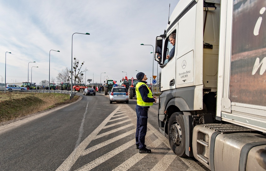 Rolnicy: rząd zamiast konkretów daje nam ochłapy zdjęcie nr 303803