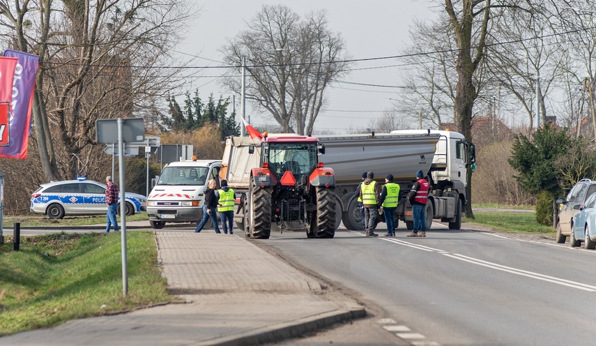 Rolnicy: rząd zamiast konkretów daje nam ochłapy zdjęcie nr 303819