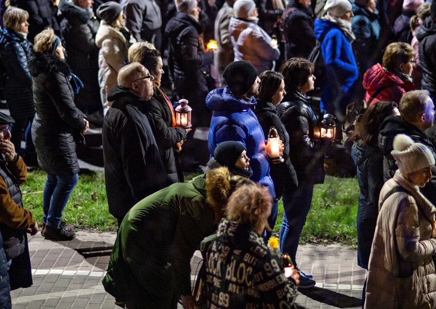 Wierni przeszli przez Elbląg w Drodze Krzyżowej zdjęcie nr 304301