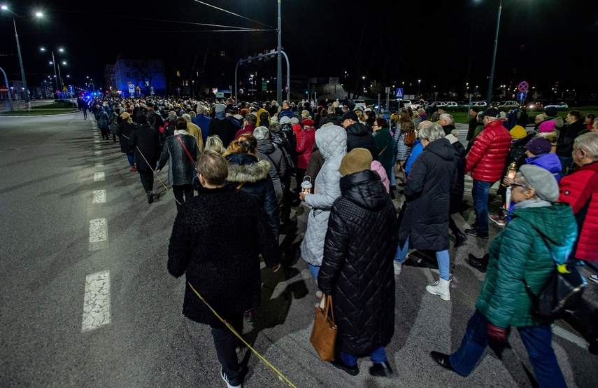 Wierni przeszli przez Elbląg w Drodze Krzyżowej zdjęcie nr 304321