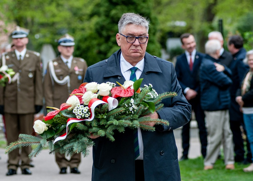 Bez prezydentów na smoleńskich obchodach zdjęcie nr 304813