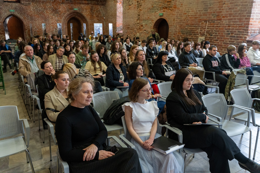 Młodzież o warszawskim zrywie powstańczym zdjęcie nr 304880