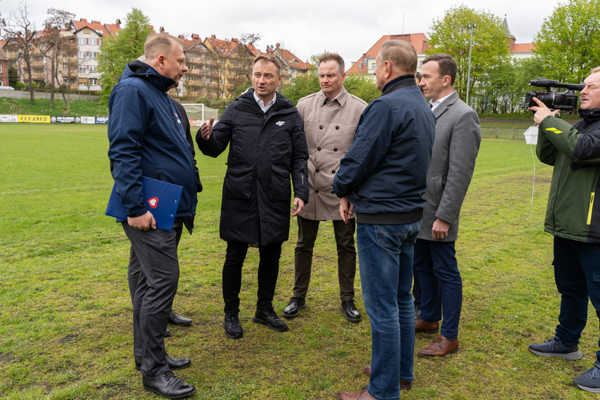 Minister obejrzał stadion zdjęcie nr 305251