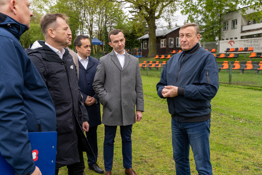 Minister obejrzał stadion zdjęcie nr 305248