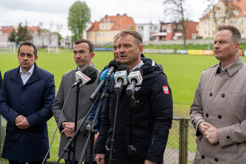 Minister obejrzał stadion zdjęcie nr 305257