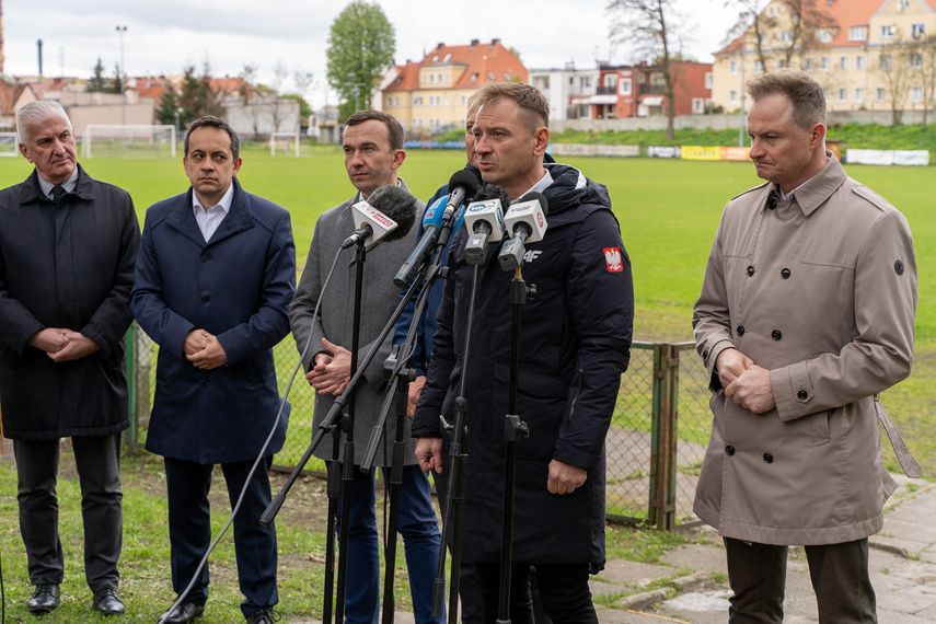 Minister obejrzał stadion zdjęcie nr 305258