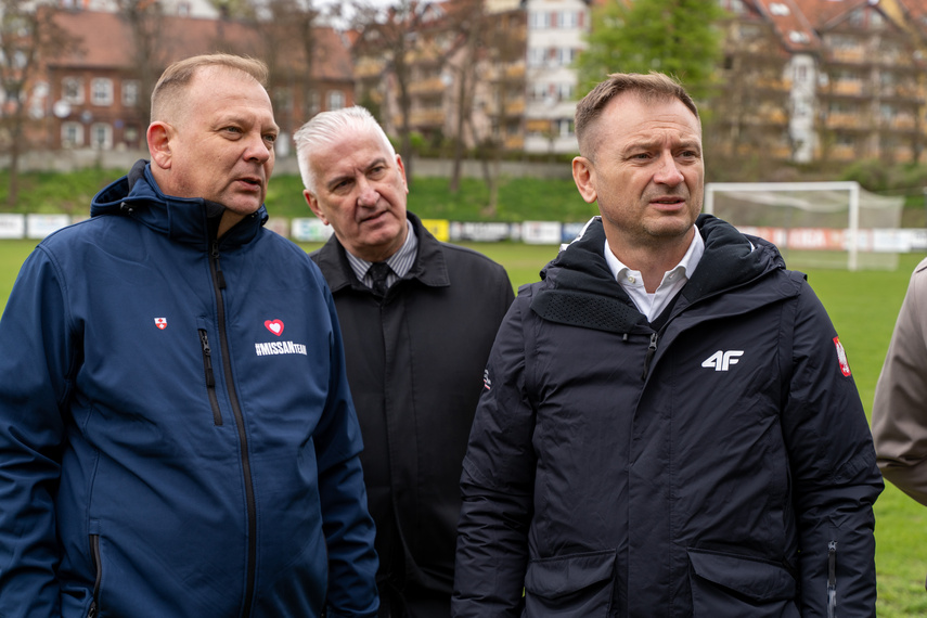 Minister obejrzał stadion zdjęcie nr 305246