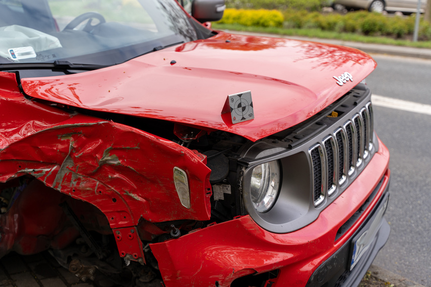 Rozbił auto na drzewie zdjęcie nr 305978