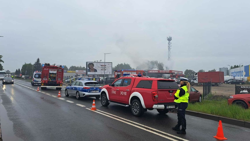 Pożar w autokomisie przy Warszawskiej zdjęcie nr 307227