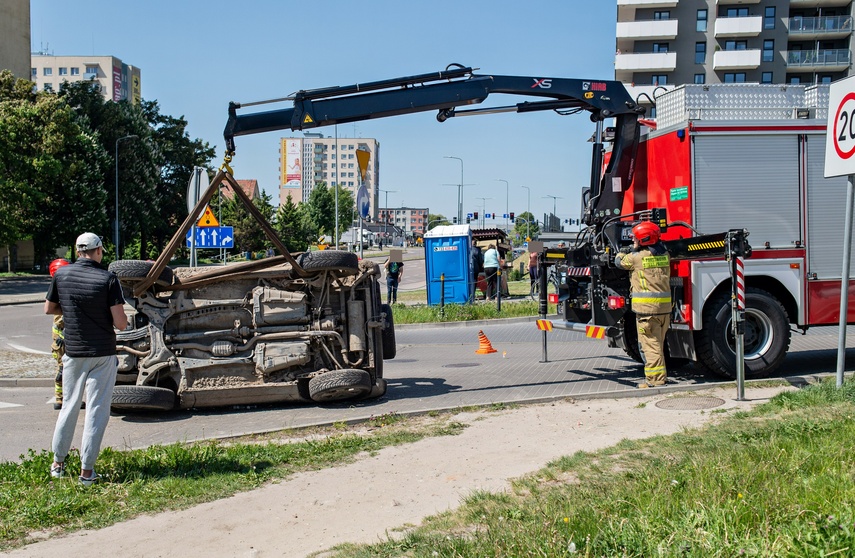 Awaria przyczyną dachowania zdjęcie nr 307677