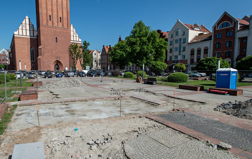 Remontują plac przy katedrze zdjęcie nr 307729