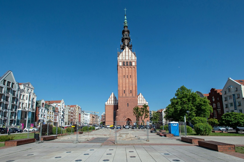 Elbląg Remontują plac przy katedrze