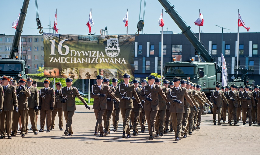 Jeszcze nie oficerowie, ale już nie szeregowi zdjęcie nr 308308