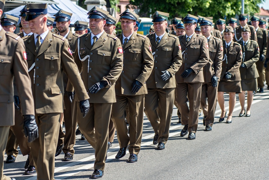 Jeszcze nie oficerowie, ale już nie szeregowi zdjęcie nr 308296