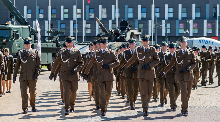 Jeszcze nie oficerowie, ale już nie szeregowi zdjęcie nr 308309