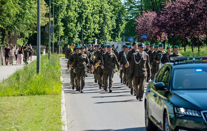 Jeszcze nie oficerowie, ale już nie szeregowi zdjęcie nr 308299