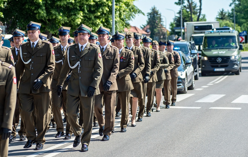 Jeszcze nie oficerowie, ale już nie szeregowi zdjęcie nr 308297