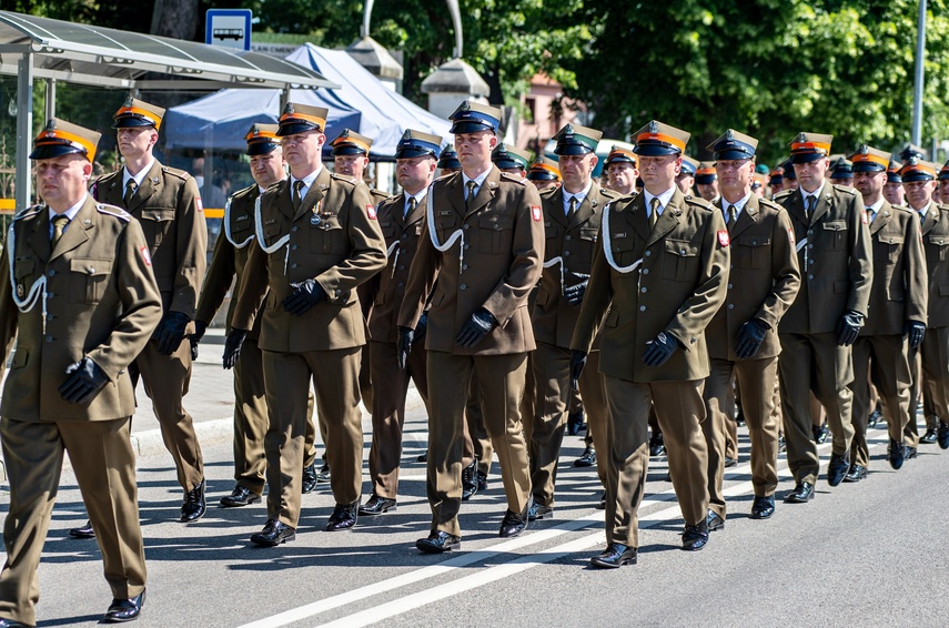 Jeszcze nie oficerowie, ale już nie szeregowi zdjęcie nr 308294