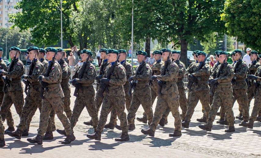 Jeszcze nie oficerowie, ale już nie szeregowi zdjęcie nr 308307