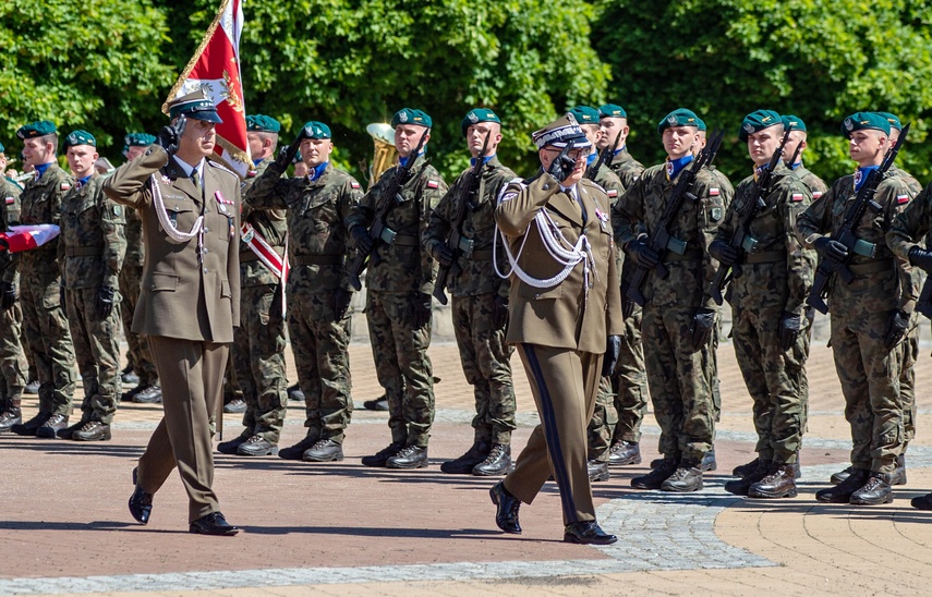 Jeszcze nie oficerowie, ale już nie szeregowi zdjęcie nr 308318