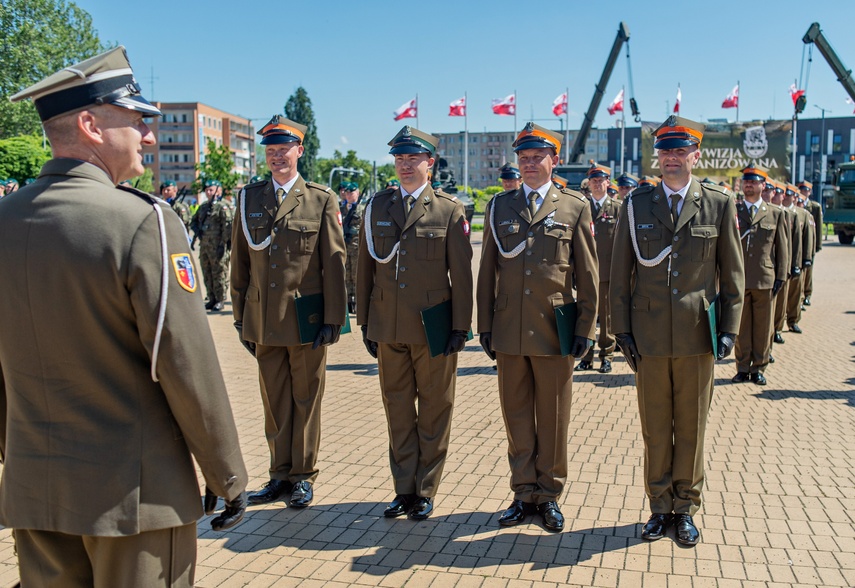 Jeszcze nie oficerowie, ale już nie szeregowi zdjęcie nr 308337