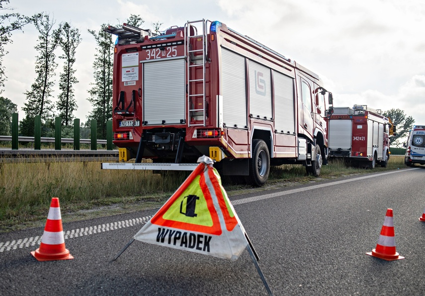 Elbląg Dachowanie na S7. Dwie osoby poszkodowane