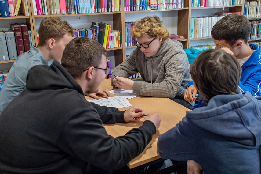 Czy trudno jest wymyślić dobry tytuł? Konkurs dziennikarski dla uczniów szkół średnich zdjęcie nr 309715