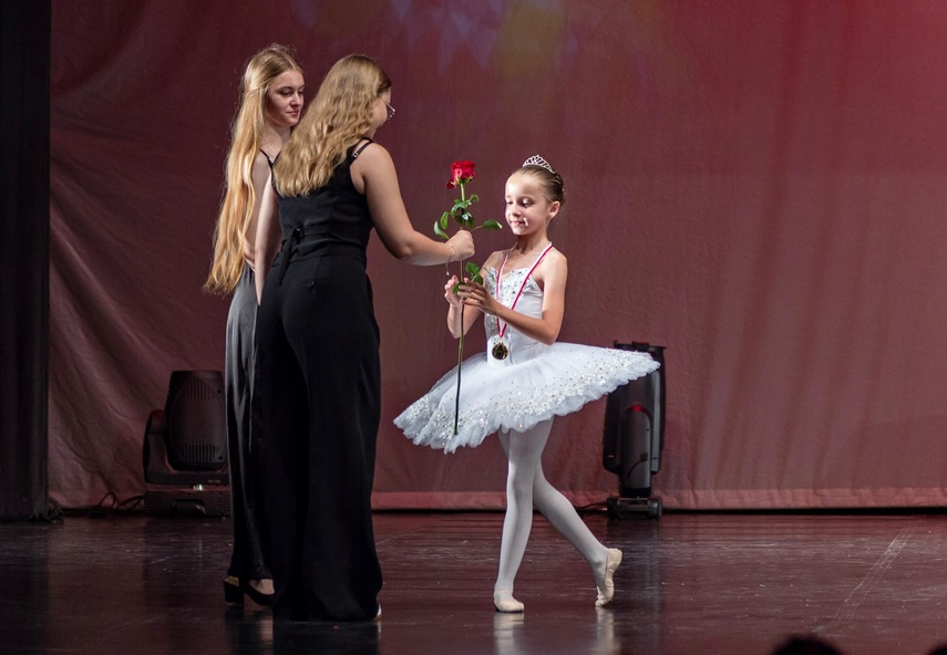 Gala szkoły Broadway: Taniec połączył pokolenia zdjęcie nr 310528