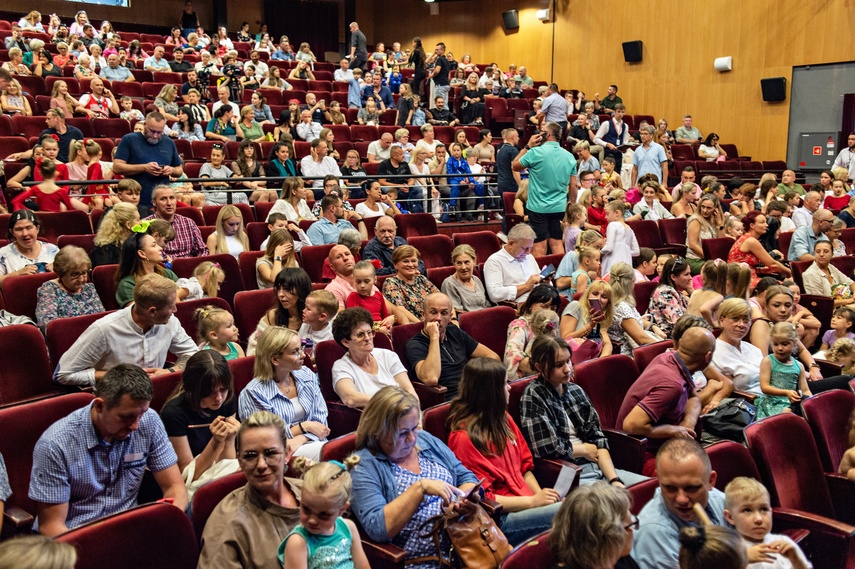 Gala szkoły Broadway: Taniec połączył pokolenia zdjęcie nr 310475