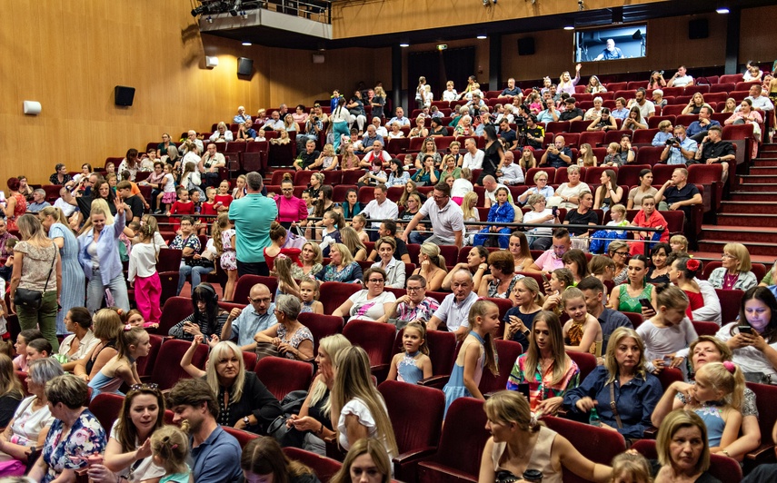 Gala szkoły Broadway: Taniec połączył pokolenia zdjęcie nr 310473