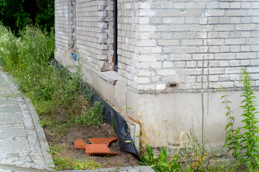 Kolizja z autami i budynkiem po zasłabnięciu kierowcy zdjęcie nr 311363