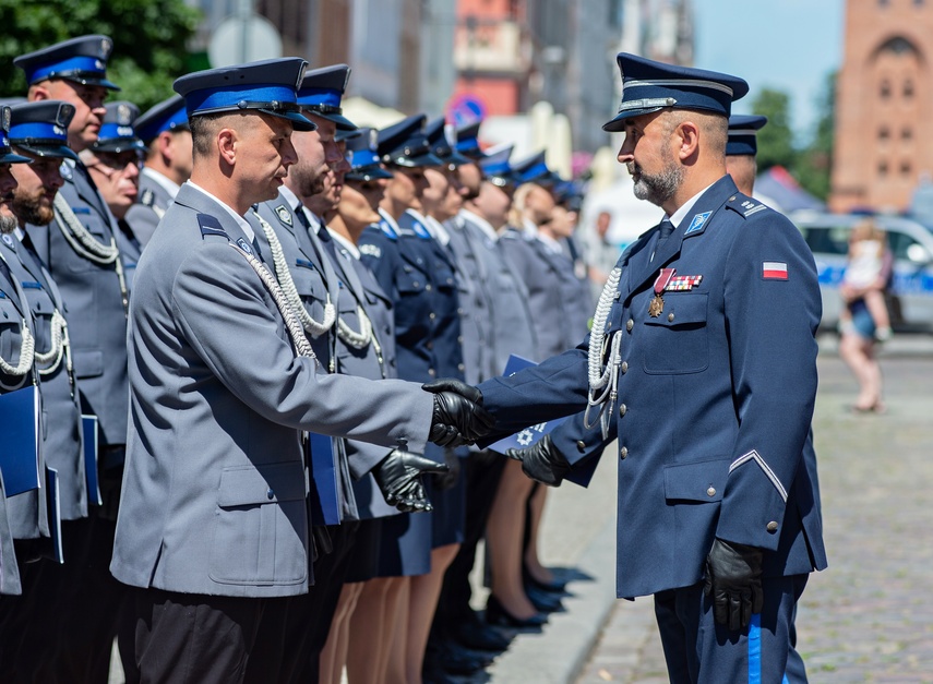 Policjanci świętują zdjęcie nr 312162