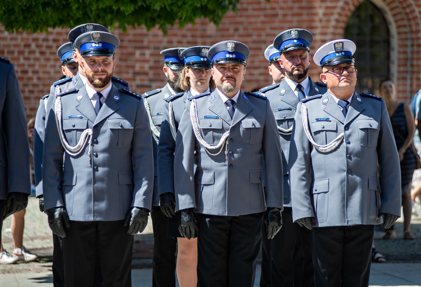 Policjanci świętują zdjęcie nr 312150