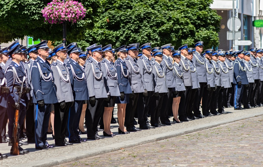 Policjanci świętują zdjęcie nr 312142