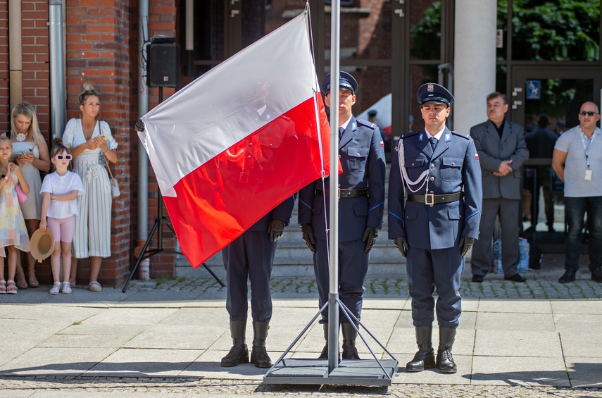 Policjanci świętują zdjęcie nr 312135