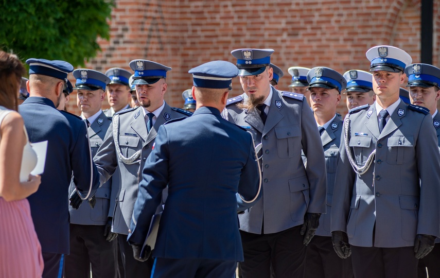 Policjanci świętują zdjęcie nr 312158