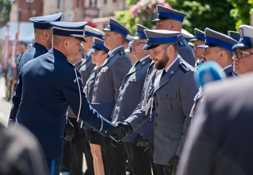 Policjanci świętują zdjęcie nr 312156