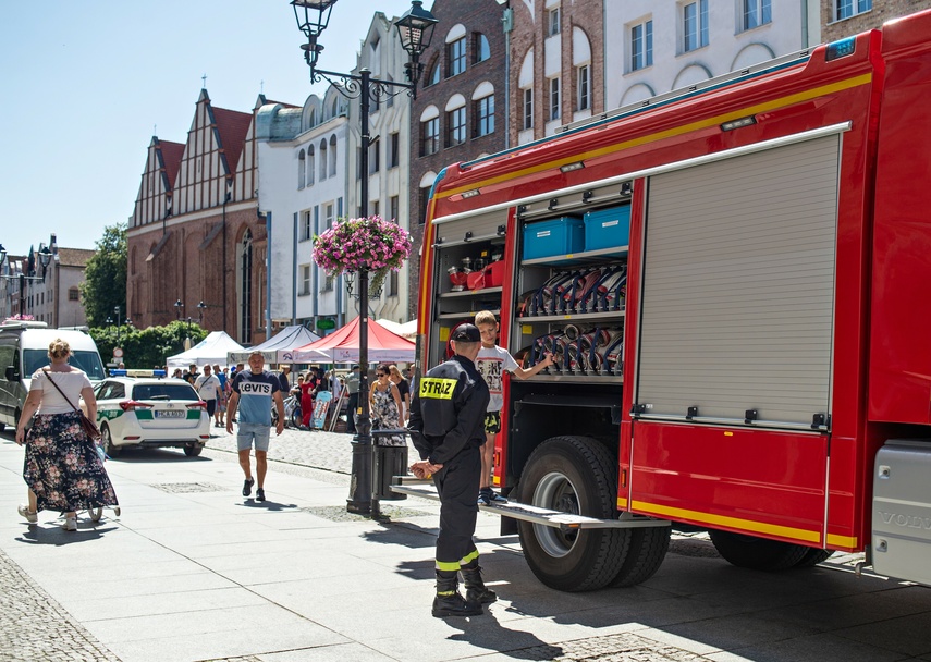 Policjanci świętują zdjęcie nr 312171