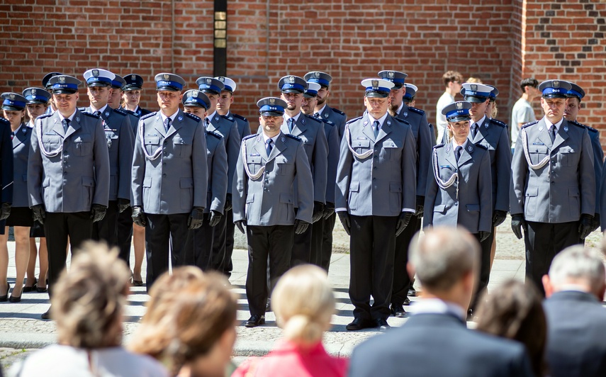 Policjanci świętują zdjęcie nr 312151